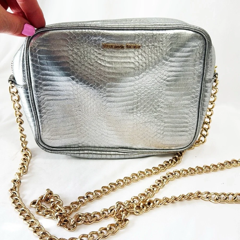 Victoria’s Secret Silver Crossbody Bag With Gold Link Chain Strap - Picture 2 of 4